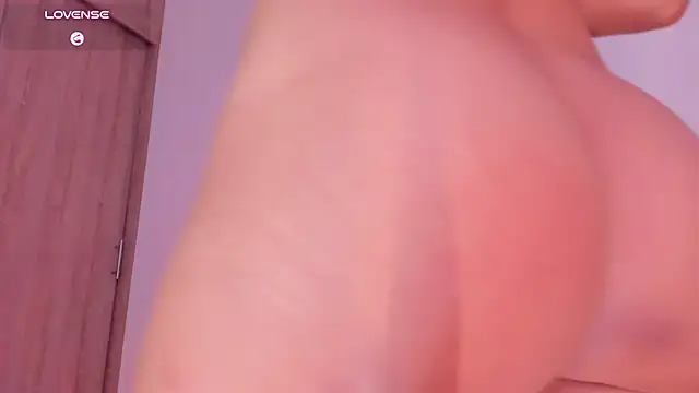 caroliinna_ live cam on StripChat