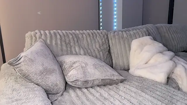 anyaa777 live cam on StripChat