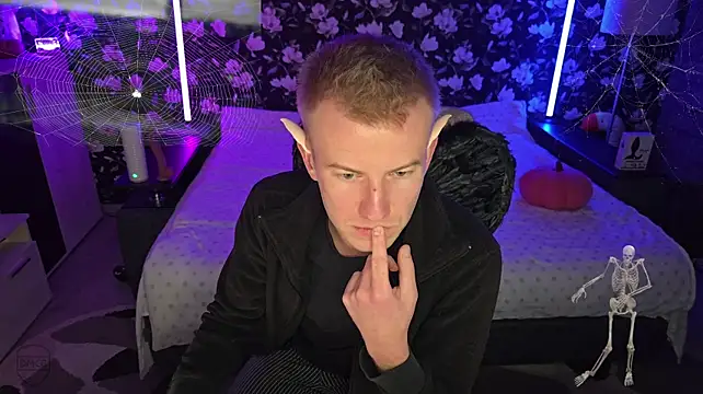 Vuitton live cam on StripChat