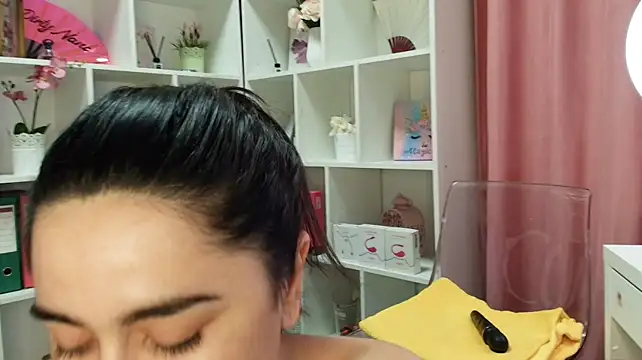 EmaBrownie live cam on StripChat