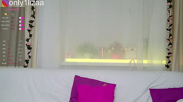 Live webcam show with Only1liza - Interactive Lovense toys available