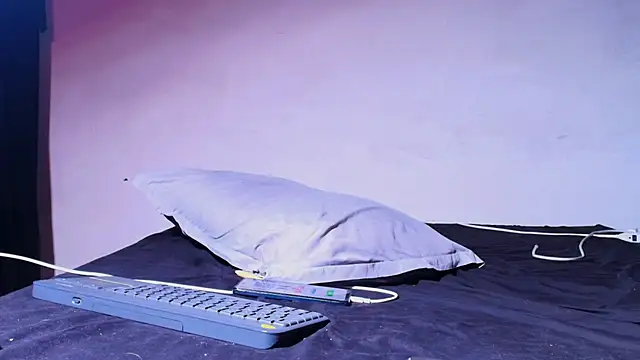 WolfMoreau live sex cam
