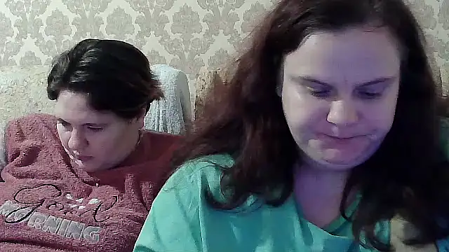 EmmaXKristall live sex cam