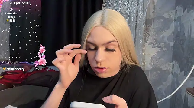 kirasoon live cam on StripChat