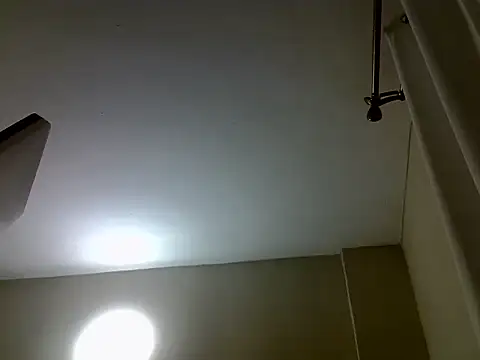Aurora_starrr live cam on StripChat