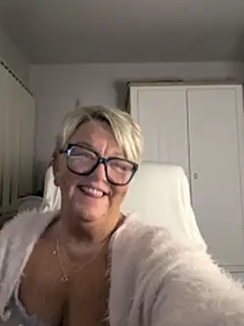 Bridget-valentine live cam on StripChat