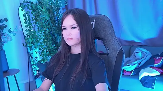 elainebeness (F young) - show bra
