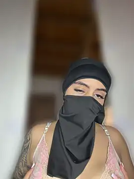 holyweed28 live cam on StripChat