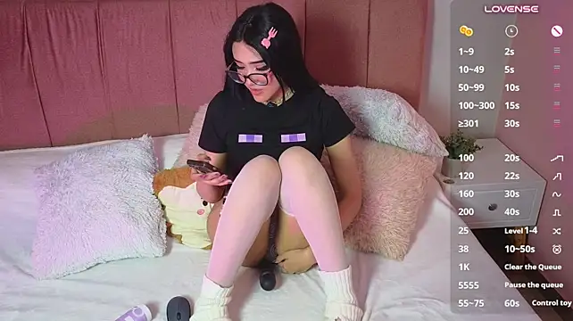 ela_petit (F teen) - fingers in pussy