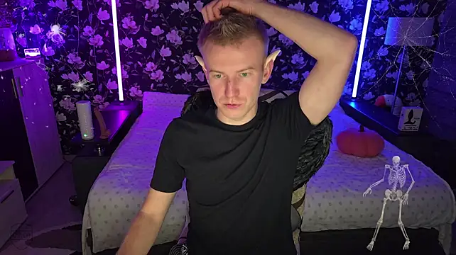 Vuitton live cam on StripChat