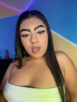 Laulin_TayyyX live cam on StripChat