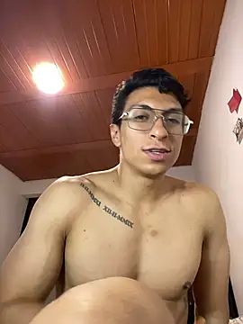 ApoloCruz live sex cam