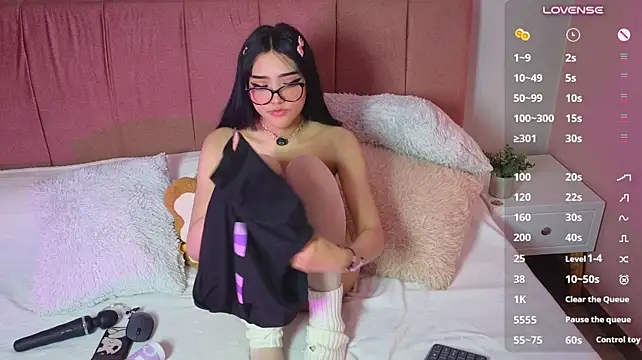 ela_petit (F teen) - fingers in pussy