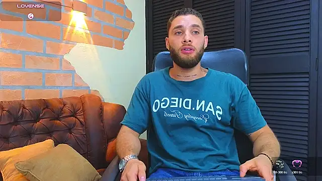 Kiing_001 live sex cam