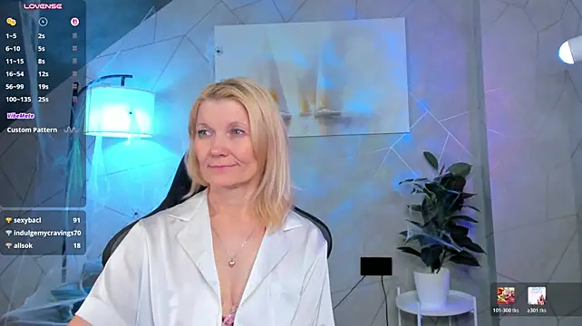 Julie_Lucas