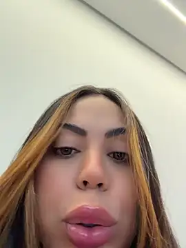 LariiHotWife live cam preview