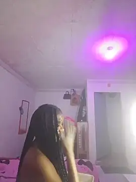 creamiequeen webcam