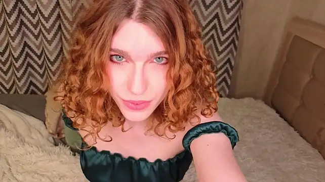 CowSaysMoon live sex cam