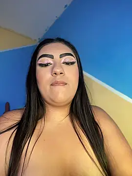 Laulin_TayyyX live cam on StripChat