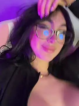 Live-Webcam-Show mit alejandra_jonees - Interaktive Lovense-Toys verfügbar