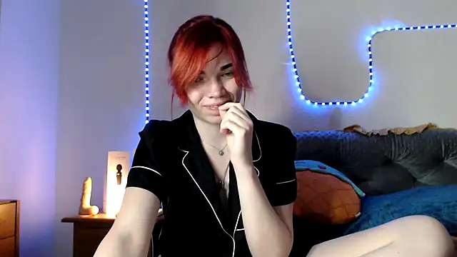 olivka-flower live cam on StripChat