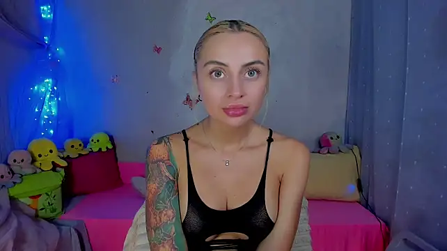 YourLizzyDoll live cam on StripChat