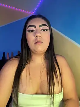Laulin_TayyyX live cam on StripChat