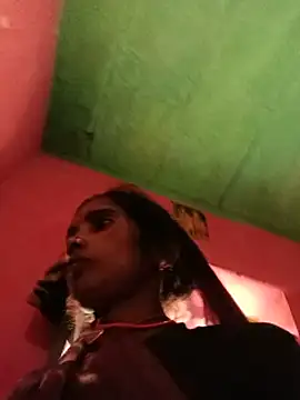 Rinee_suwanee live sex cam