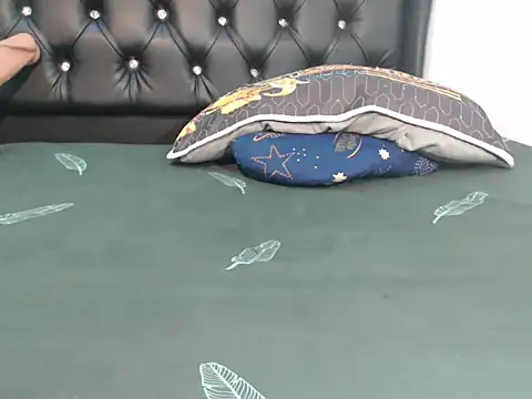 Wild_khalifa live sex cam