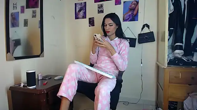 Aisha_hotts777 live sex cam