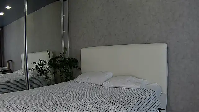 MonikaVAlex live cam on StripChat