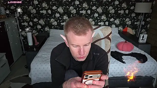 Vuitton live cam on StripChat