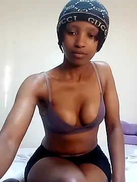 CurvyLeyla_