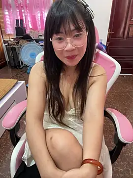 -Lyly_69 Live Webcam on Stripchat