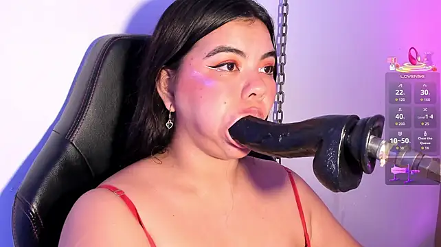 klhoe_boobs
