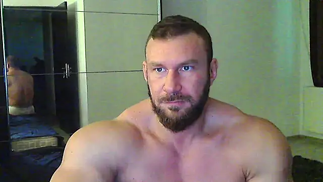 muscularkevin live cam on StripChat