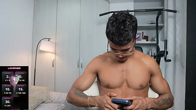 Paradise_boy__ live cam on StripChat