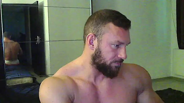 muscularkevin live cam on StripChat