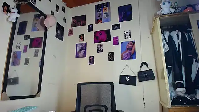 Aisha_hotts777 live sex cam