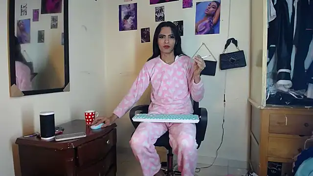 Modelo: Aisha_hotts777
