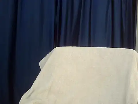 Laila_Cute live cam on StripChat
