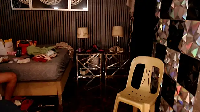 PrettyHorseCockTrans live cam on StripChat