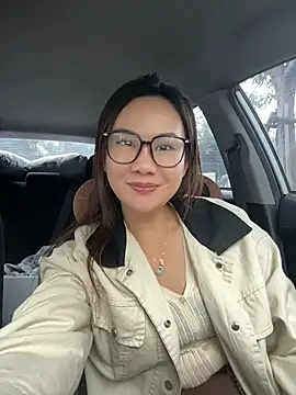 Yioyio-666 live cam on StripChat