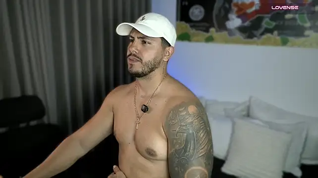 owen-pierces live webcam