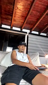 Emanuel_333 live cam on StripChat