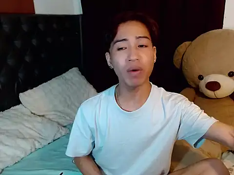 skye_23 (Ask my age) - make love with me <3