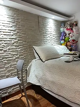 amellita-33 (F young) - Play toy vibe