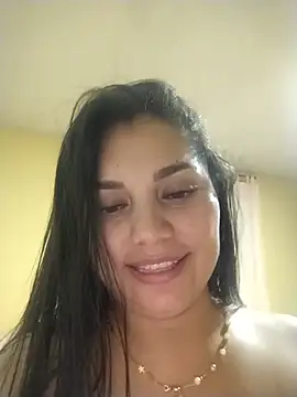 BlueeDiamond live cam on StripChat