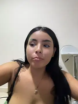 LovelyEyess live cam on StripChat