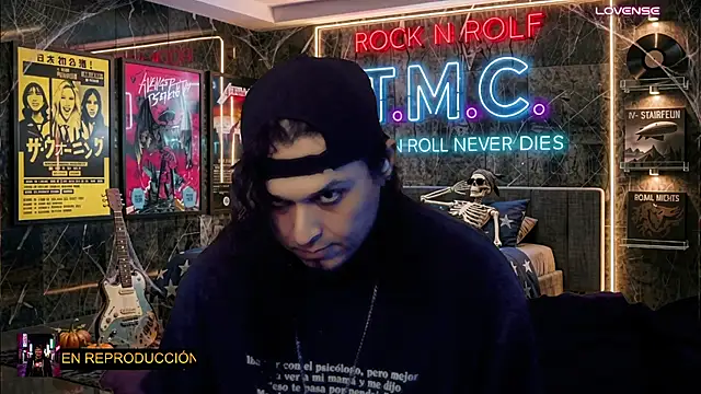 chino_roz live cam on StripChat
